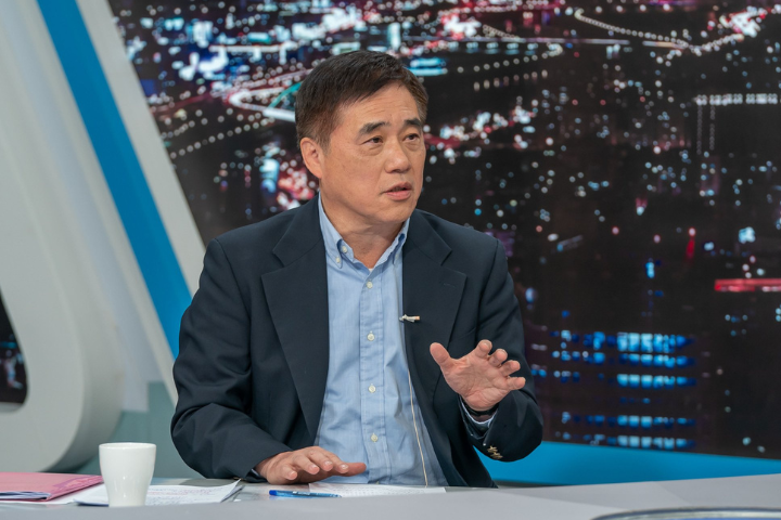 資深媒體人羅友志今日抨擊，前台北市長郝龍斌讓年輕人反感還不自知，領表之前，還要做民調「確定我會贏」再出馬，光這一點，就是大家不喜歡國民黨「老人政治」最大原因。圖/取自郝龍斌臉書