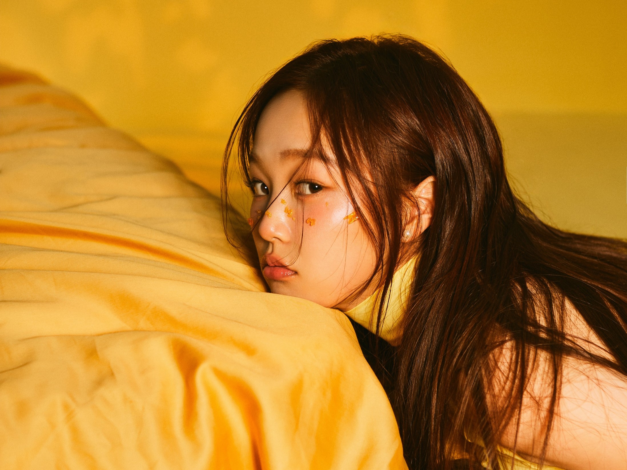 陽帆女兒ANGIE安吉被影集《影后》相中演唱插曲，首張創作專輯《Caramel Eyes 焦糖眼》實體版本，一上架就衝上博客來即時榜和華語榜的冠軍。圖/索尼音樂提供