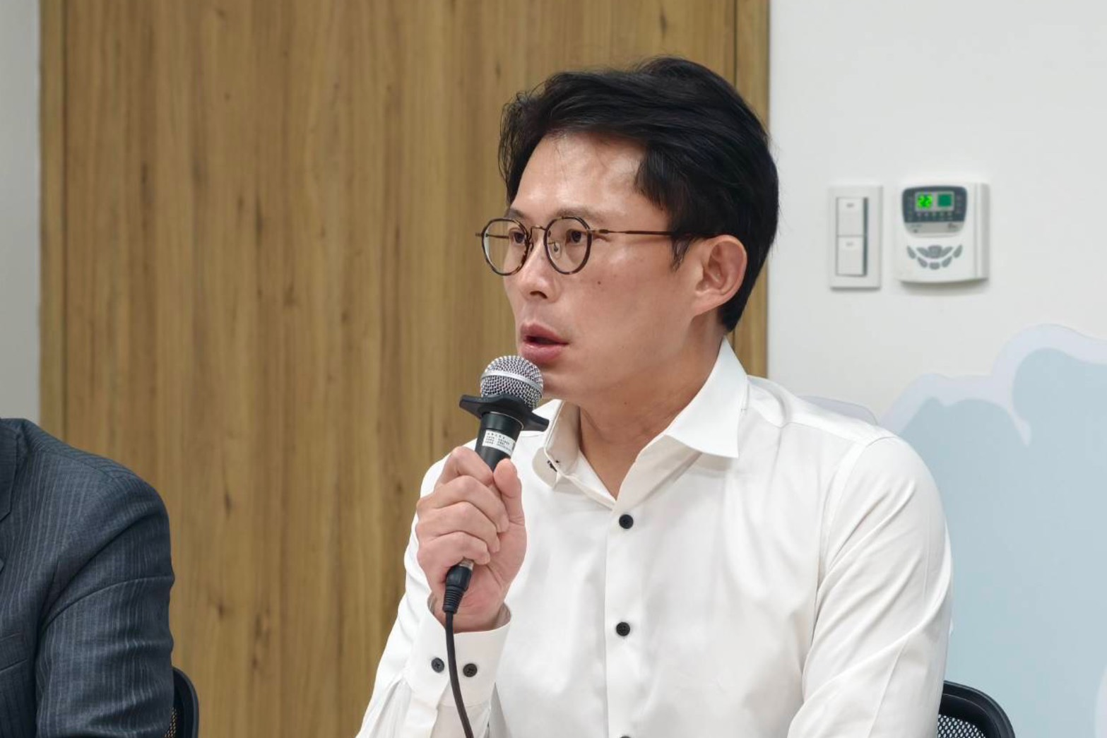 轟數位主權流失！民眾黨：數發部竟淪Meta客服 