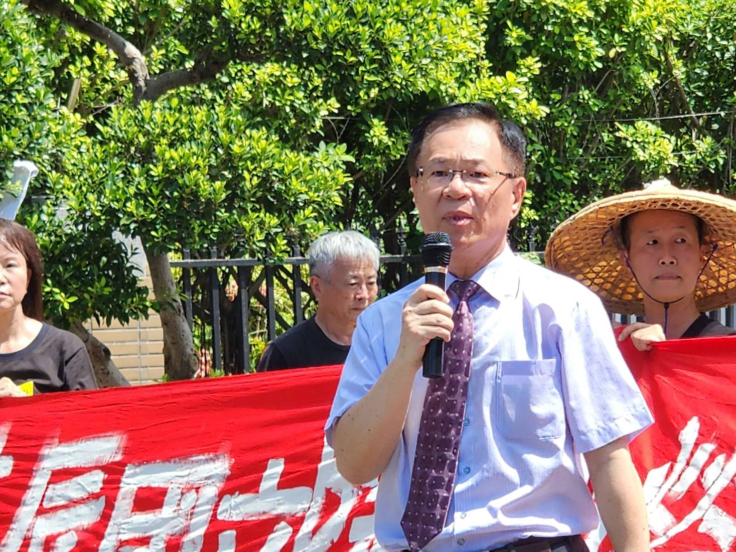 民眾黨立委張啓楷23日表示，農業部的公糧收購政策只是玩數字遊戲。圖/張啓楷辦公室提供