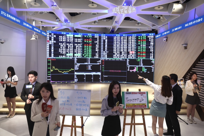 不敵對等關稅！國安基金首日出師不利 台股重挫近千 台積電破800