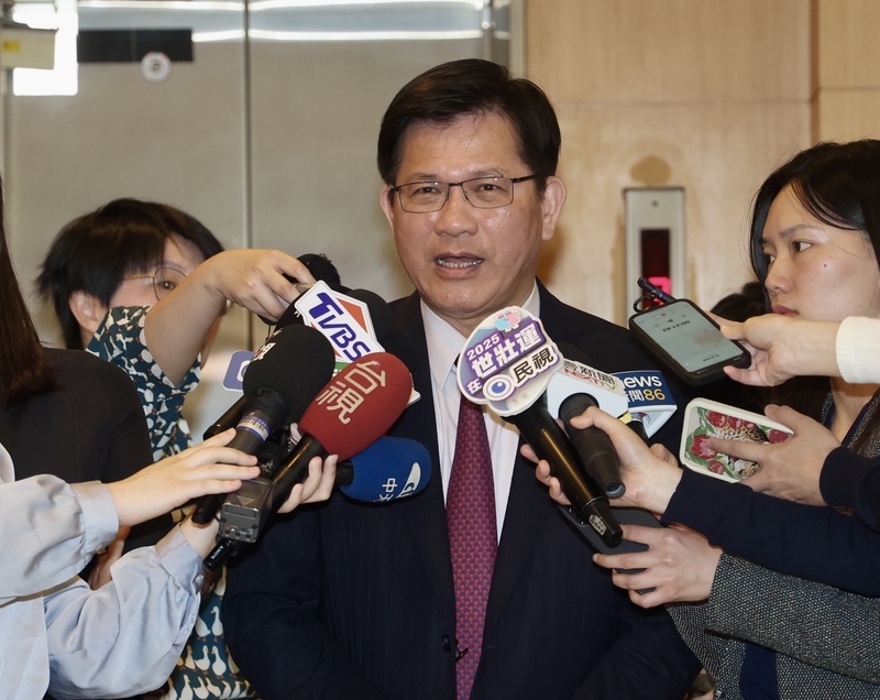 外交部長林佳龍表示，由於預算遭到刪減，預計10月將無法印製護照，但遭打臉騙3歲小孩。圖/中央社
