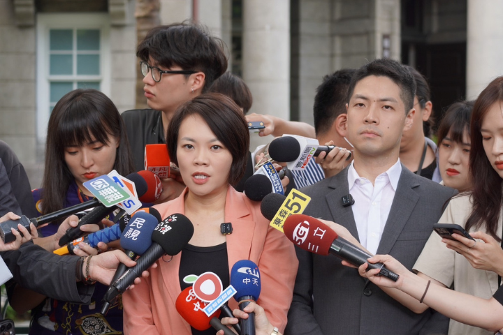 助理違停被開單爆瘋狂索資！簡舒培駁：國民黨怕我戰力強才抹黑