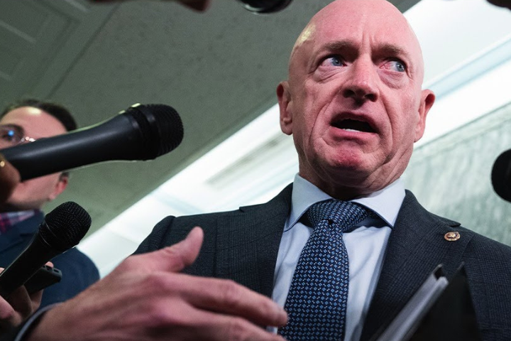 川普政府威脅以軍法起訴參議員凱利　專家：恐障礙重重