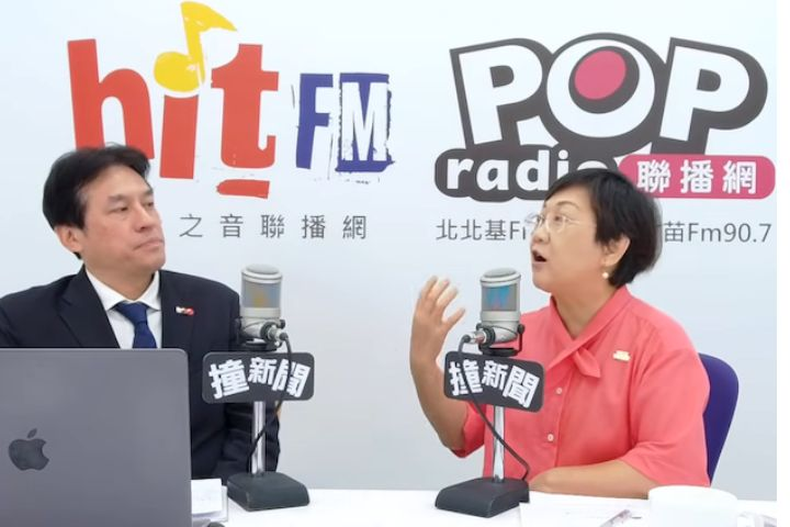 僑務委員會委員長徐佳青（右）上網路節目談出國考察始末。圖/取自YT_POP撞新聞