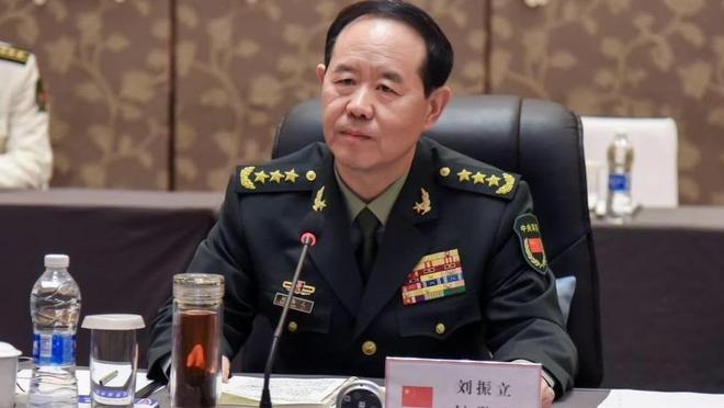 38集團軍出身的劉振立,也曾是位戰鬥英雄,2023年末與美恢復軍事聯繫後,身為中央軍委聯合參謀部參謀長的劉振立,曾與時任美參謀聯席會議主席的布朗視訊通話。圖/取自網易