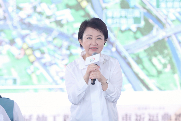 台中市長盧秀燕今天（29日）再槓中央，指為了政黨的意識形態逼全台中正路改名是勞民傷財。圖/取自盧秀燕臉書