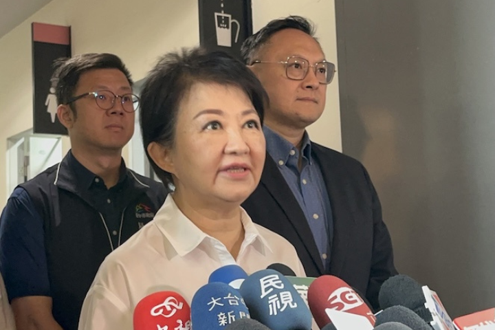 台中市長盧秀燕（前）19日呼籲賴清德總統，應盡快說明台灣不會宣布獨立。圖/中央社