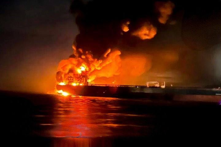 衝擊俄油出口　烏軍海上無人機黑海擊中「影子船隊」兩艘油輪