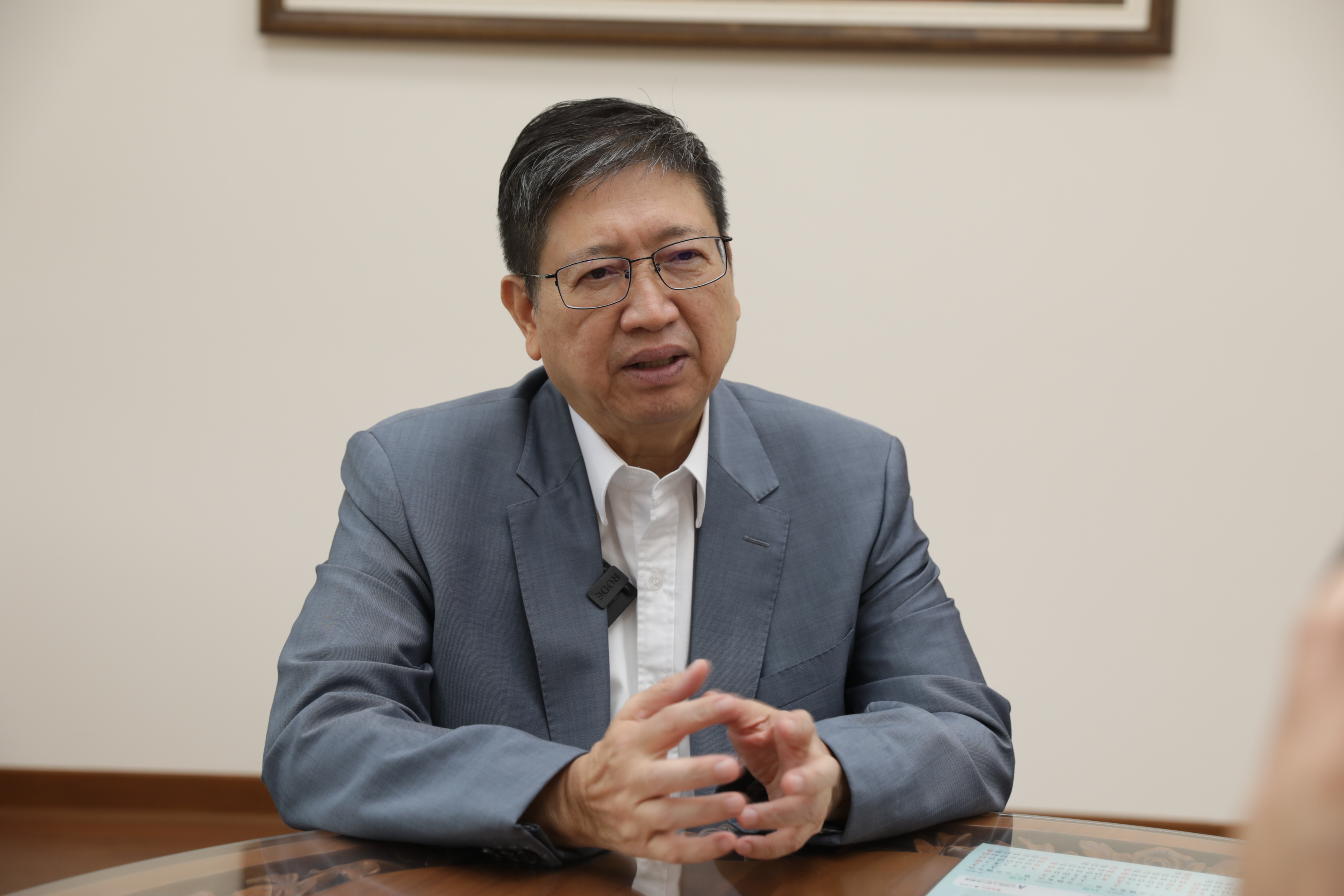 新竹縣長楊文科上月29日因「豐采520」天坑事件遭搜索及約談，交保後楊文科強調，絕無任何不法，會全力配合調查，盼司法公正審理，還他清白。圖/李欽文攝