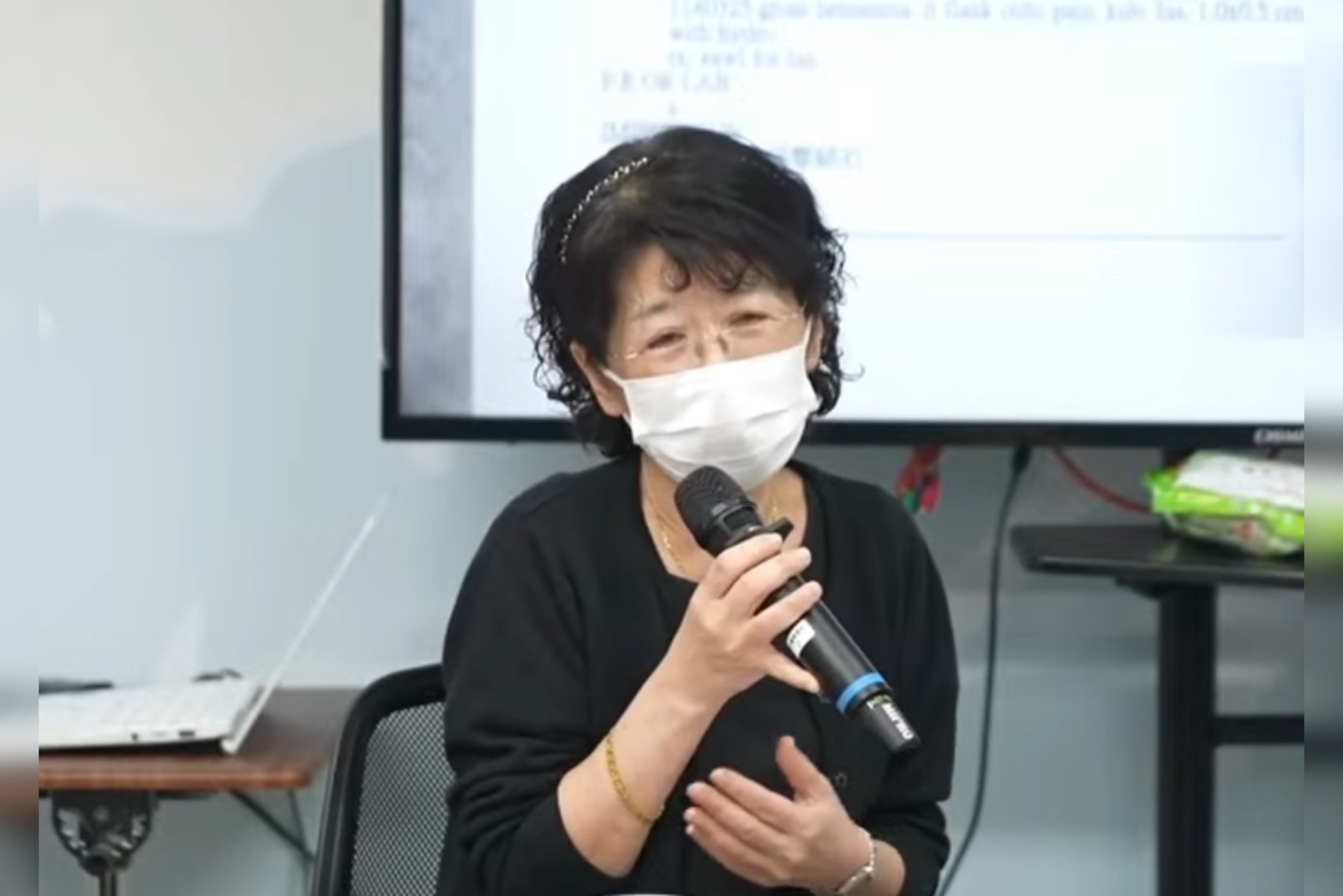 前台北市長柯文哲的妻子陳佩琪開記者會，哭求北院及北檢讓柯文哲保外就醫。圖/取自民眾之聲官方頻道