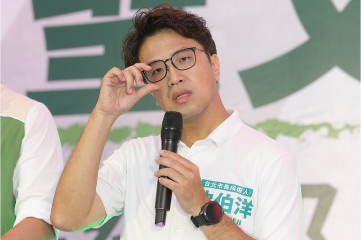 沈伯洋曾自曝國中拿椅砸人、滿嘴髒話！網酸：直接從暴力男變暖男