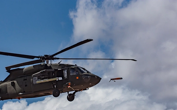 美對台軍售包括ALTIUS 600M-V攻擊無人機，圖為美軍2020年於亞利桑那州尤馬試驗場測試的空射型ALTIUS攻擊無人機。圖／取自美軍DVIDS