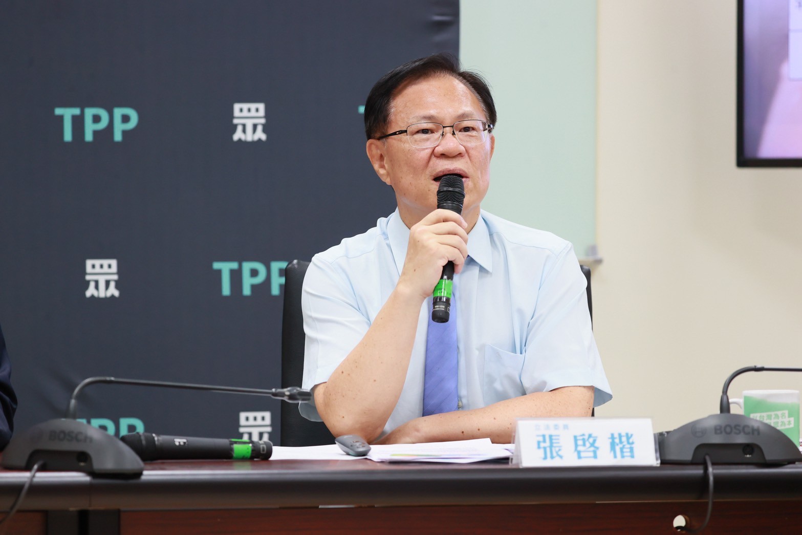 郭昱晴家族賺紅錢 白委酸：用賤人標準原諒自己