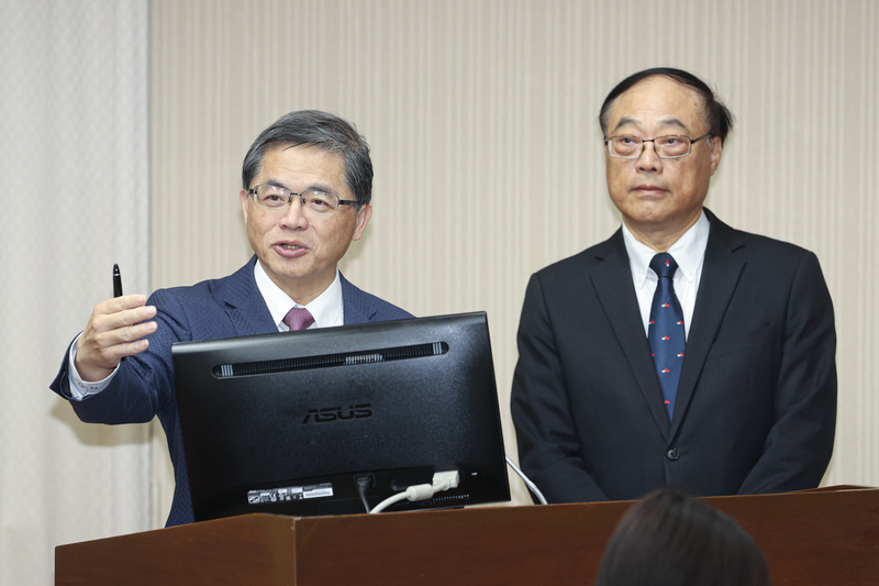 陸客不來仍訂來台旅客「千萬人次」目標，交通部長李孟諺（左）說，將加強北美市場。圖/中央社