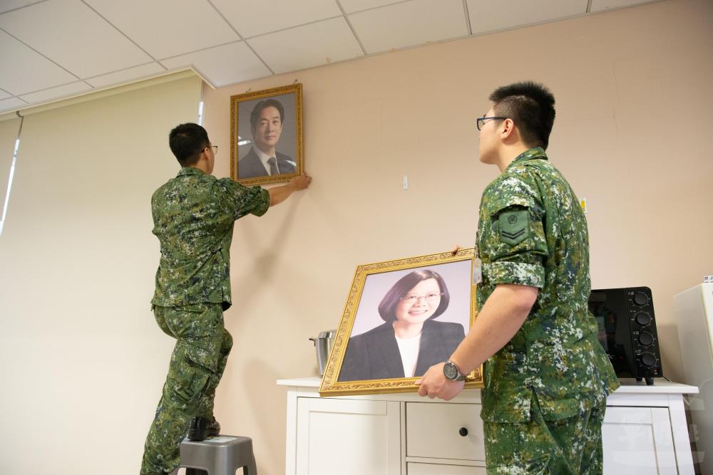 5月20日，賴清德總統宣誓就職後，國軍各個單位隨即更換三軍統帥頭像。圖/國防部提供