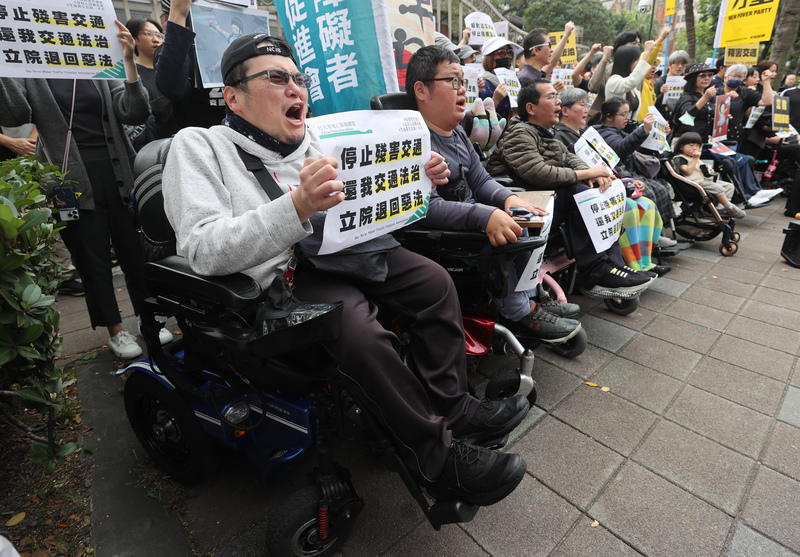 交通部修例引發各群體不滿抗議，被稱是殘害交通的「惡法」。圖/中央社