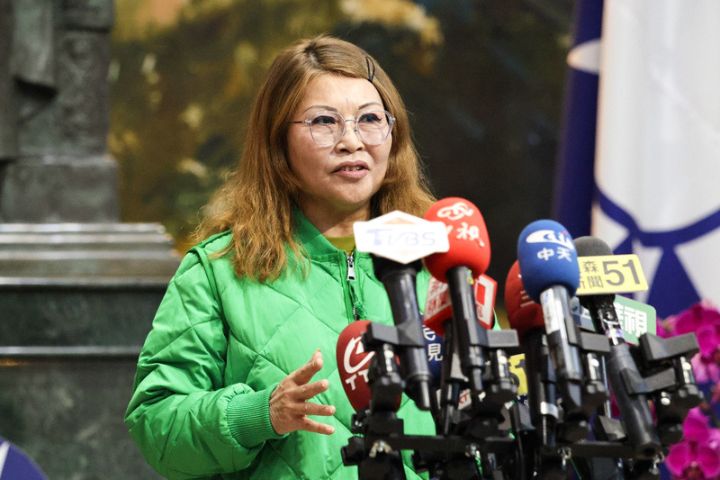 何鷹鷺喊統一遭鍘嗆退黨！李明璇酸「快走不送」：跟王義川一樣白目