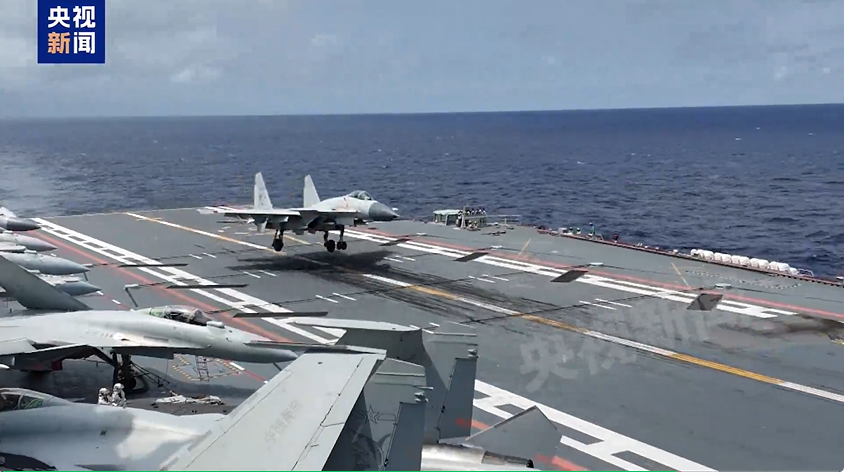 山東艦在台灣東部海域起降戰機。圖/取自央視