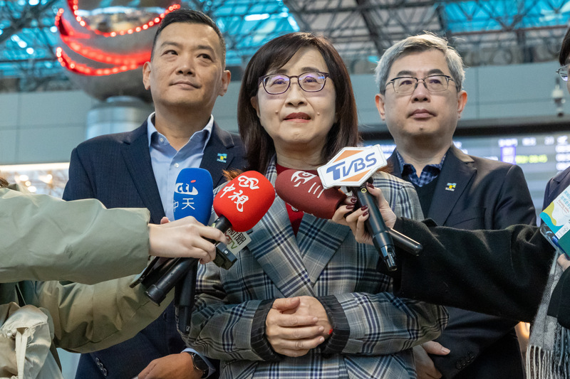 林奕華率團前往上海出席雙城論壇　晚間與龔正閉門會議