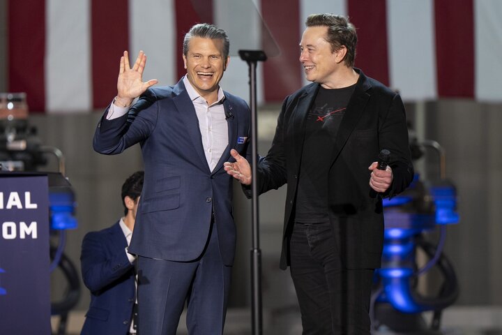 無視全球爭議　赫格塞斯；馬斯克旗下AI機器人將接入五角大廈系統