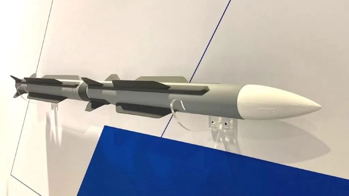 波音展示的LRAAM飛彈概念方案,曾出現搭載大型尾部助推器的兩級構型。圖/取自波音官網