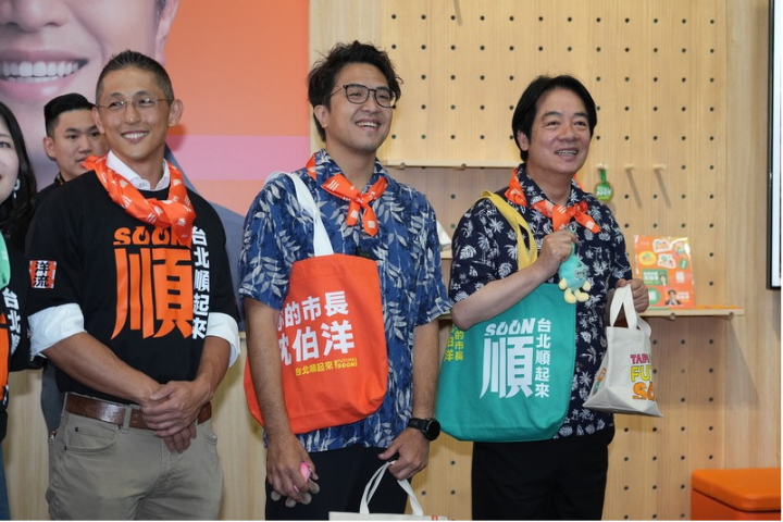 ​沈伯洋戴橘紅領巾拚選戰　他翻敦化國小遭「抹紅」案：配競選首都市長？