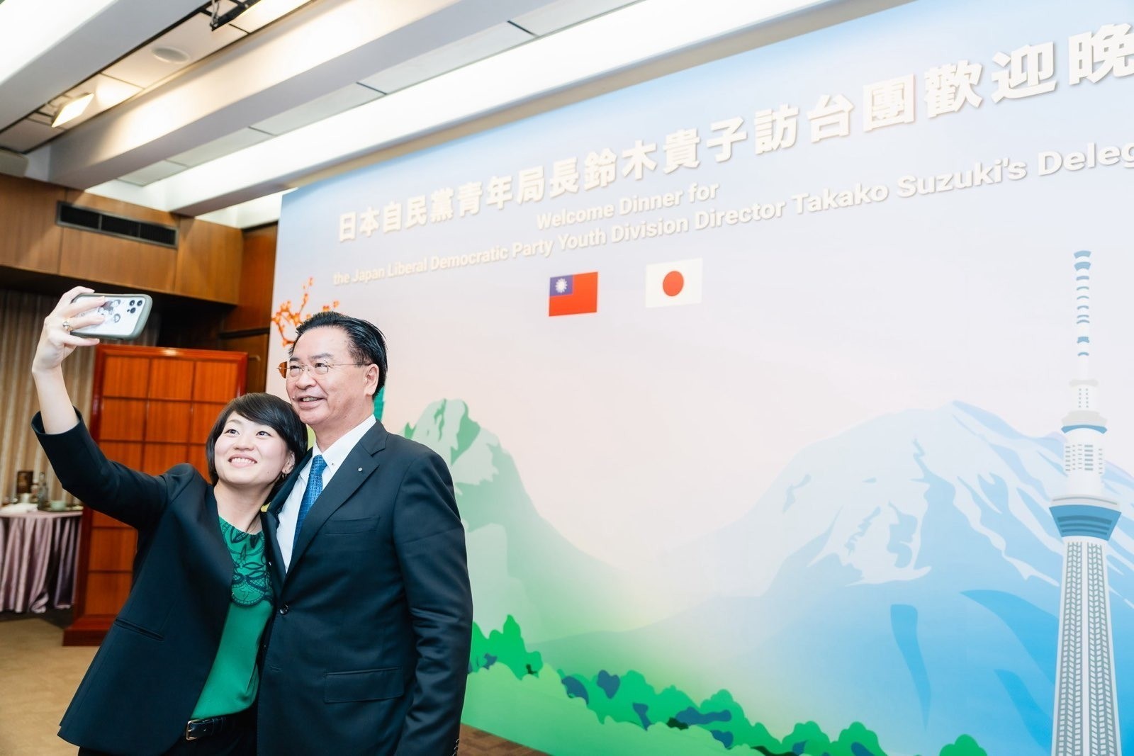 外交部長吳釗燮表示，中國持續鎖定我方兩個邦交國進行滲透並製造內部動亂，長期來說是會造成隱憂，他強調外交部將持續與美、日等理念相近國家合作，提升更好的國際關係。圖/取自外交部
