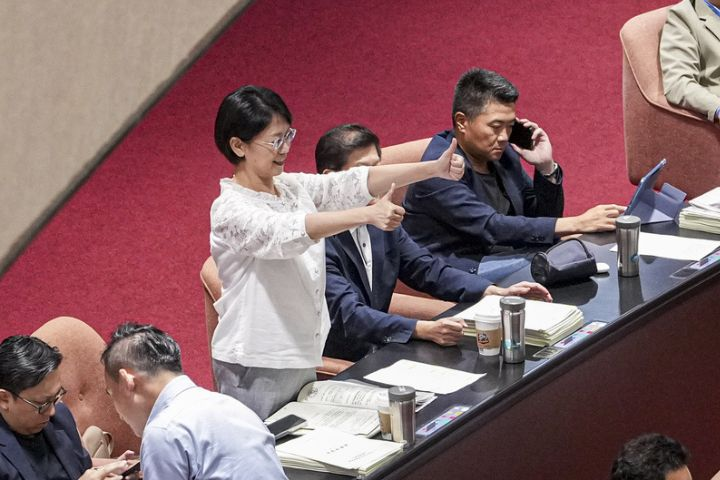 凍結卓榮泰4個月薪水　翁曉玲提案　立院59：51表決通過
