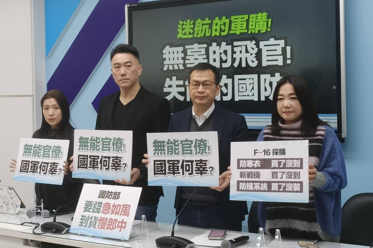 賴別再扯「在野不審預算」！徐巧芯痛批：防寒衣、新戰機、防撞地系統都是買了沒到貨