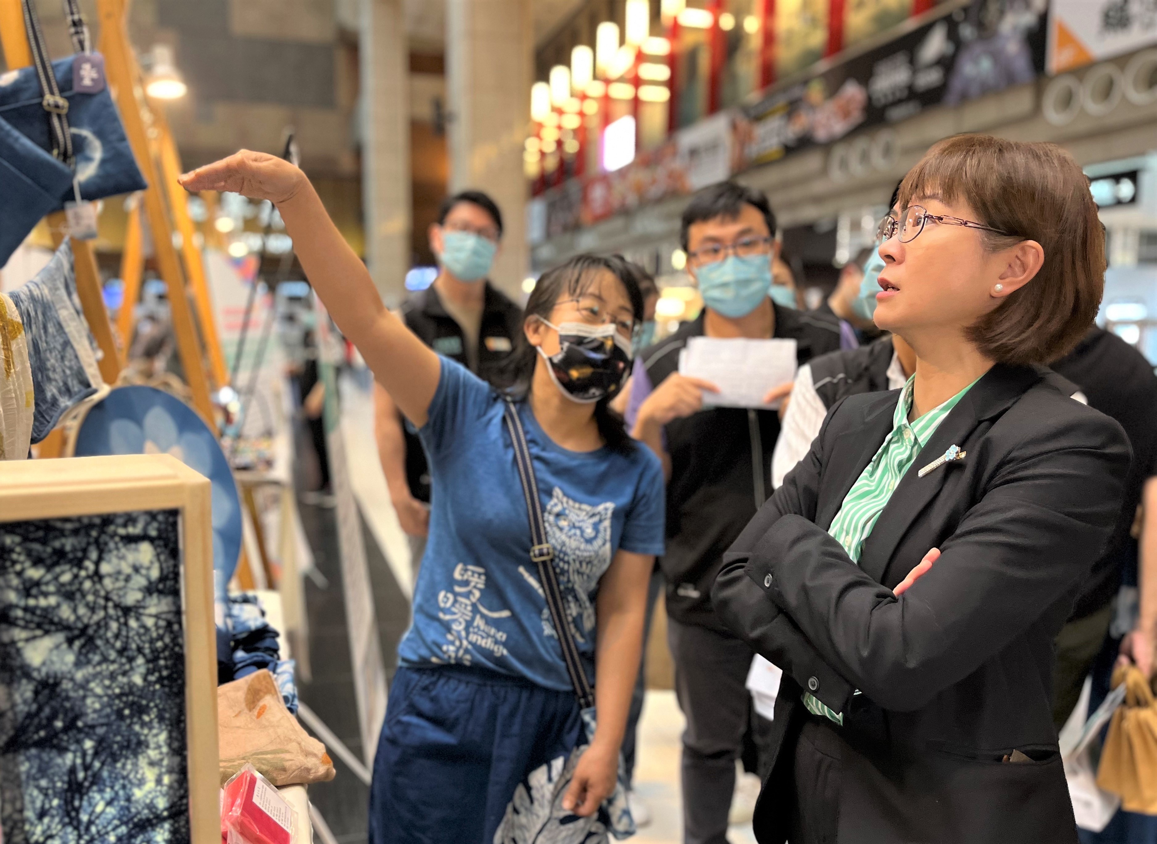 勞動部勞發署北分署長謝宜容（右）霸凌案至今仍在延燒，身為勞權代表的勞動部竟出現員工輕生事件令外界匪夷所思。圖／取自勞動部北分署官網