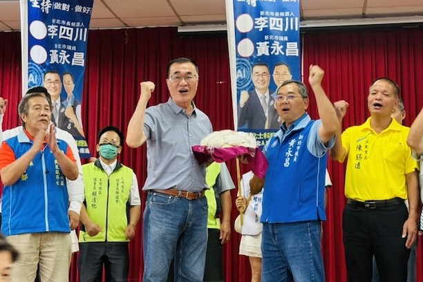 拍肩引發議論　李四川競辦：歡迎蘇院長繼續　