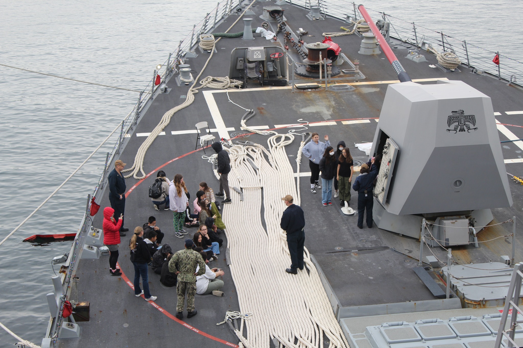 美國海軍飛彈驅逐艦「裴拉塔號」在日前駛入沖繩縣石垣港。圖/取自USS Rafael Peralta臉書