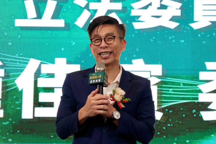 持油壓剪破壞立院護欄遭起訴　鍾佳濱：全是為了保護傷患