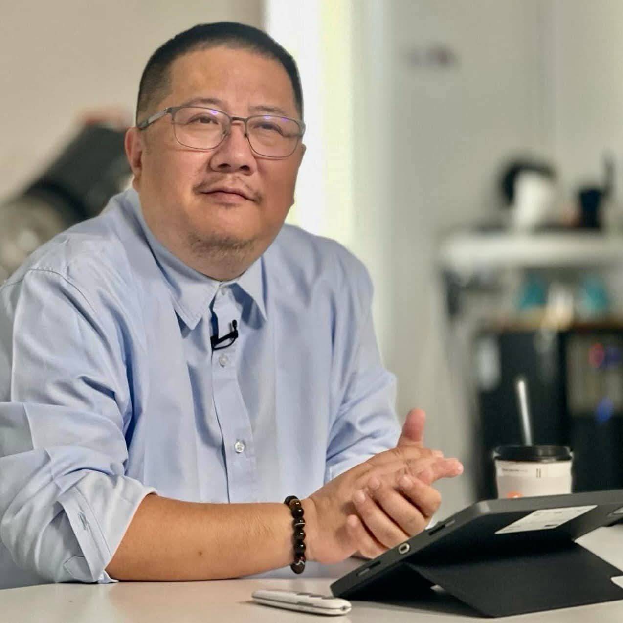 銘傳大學廣電系主任杜聖聰認為,蔣萬安有現任者的穩健,而沈伯洋有挑戰者的銳利。圖/取自杜聖聰臉書