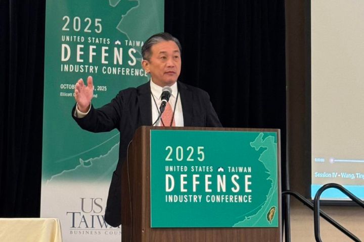 再捲桃色風波　王定宇否認婚內出軌 　稱與劉怡萱只是朋友