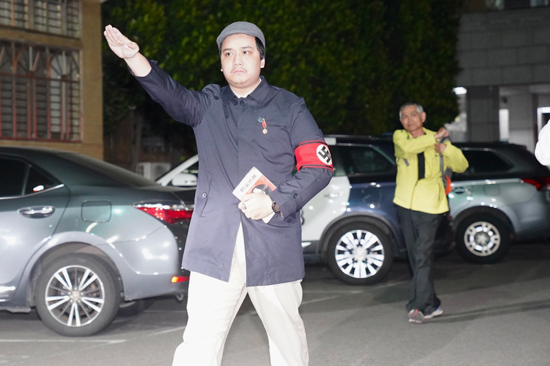 罷免民進黨立委李坤城領銜人宋建樑於４月１５日行納粹禮，引起熱議。圖/中央社