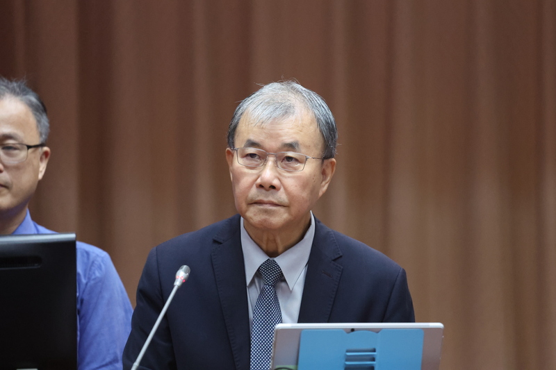 教育部補助大專辦理轉型正義教育,促進轉型正義扎根學校並融入教育。圖為教育部長鄭英耀16日到立院作業務概況報告。圖/中央社