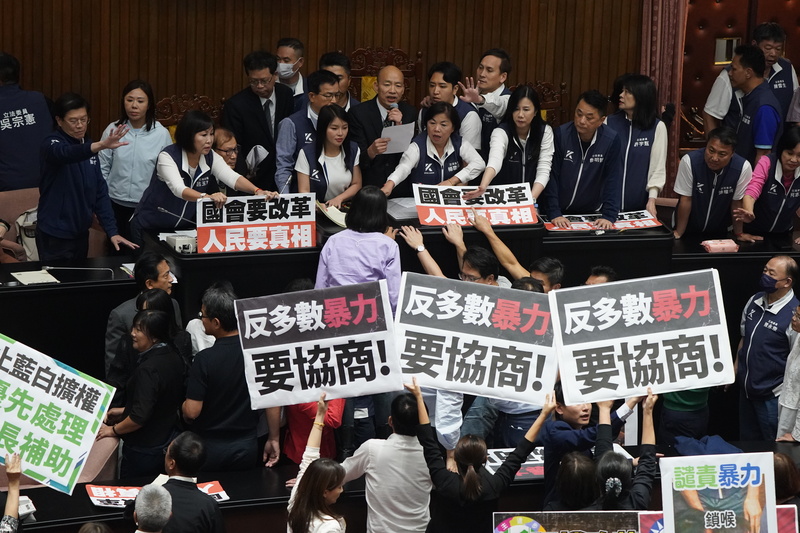 國會職權修法三讀通過後，行政院提出覆議遭立法院否決，而憲法法庭於7月19日下午針對國會改革法案作出暫時處分。圖/中央社
