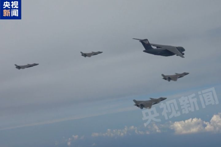 陸在韓志願軍遺骸運回 「雙20」五機編隊最高禮遇迎靈