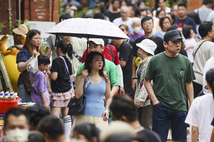 滯留鋒面影響各地有雷雨稍降溫　周五全台防35度高熱