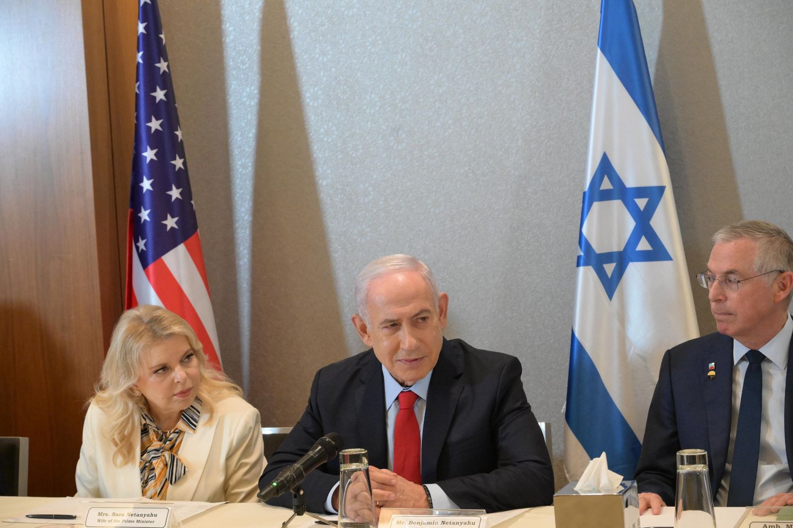 納坦雅胡與妻子薩訪華府會見美國福音派社區領袖。圖/取自Benjamin Netanyahu臉書