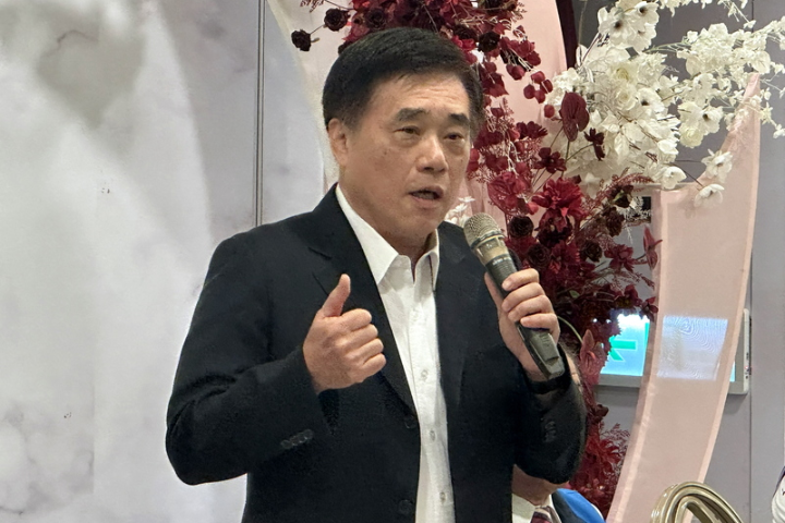 郝龍斌拋「集體領導模式」 當選後聘盧韓任顧問 不容郭台銘事件重演