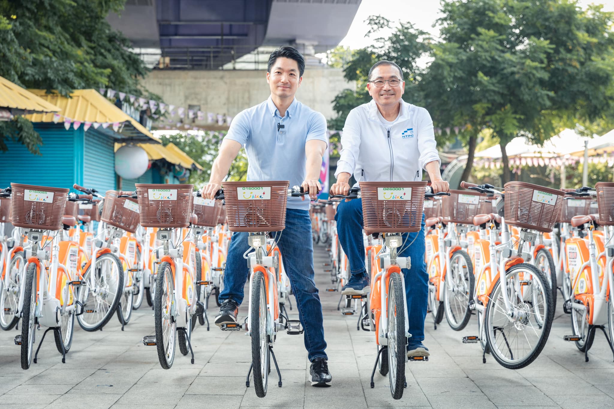 北北基桃YouBike違規記點制度7月上路，但數據顯示台北市的違規數量不減反增，連市長蔣萬安（左）都違規被罰，遭議員質疑交通局宣導不到位。圖/取自蔣萬安 臉書