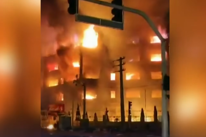 隔空交火　哈米尼指控煽動致命示威　川普反指「伊朗該尋找新領導層」