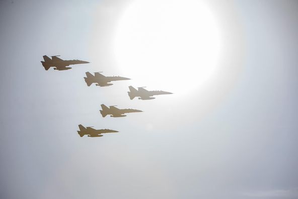 日前空軍開始在對共軍驅離廣播中加上英文版本，不但多此一舉，還有許多錯誤，引起爭議。圖/取自國防部發言人臉書