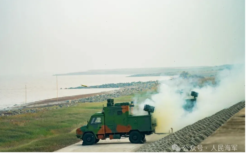 東部戰區進行對海防空實彈射擊。圖/取自新華社