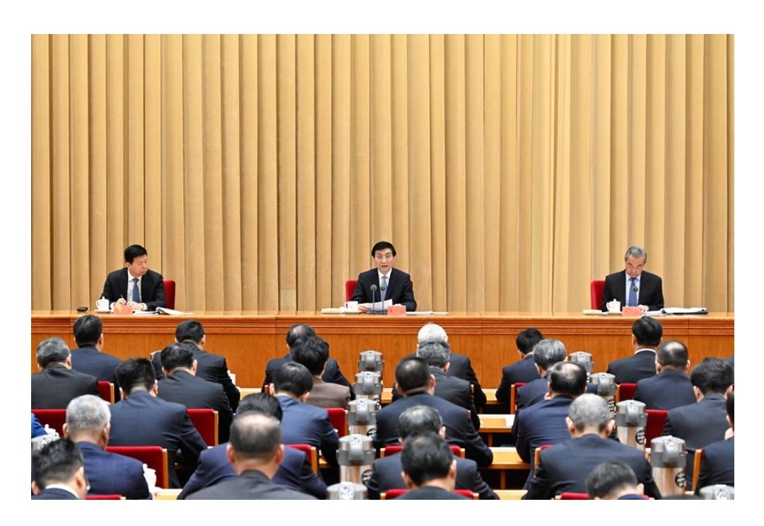 2025年對台工作會議25日至26日在北京召開。中共中央對台工作領導小組副組長王滬寧(在)在會中強調，打擊台獨挑釁行徑。圖/取自海峽之聲