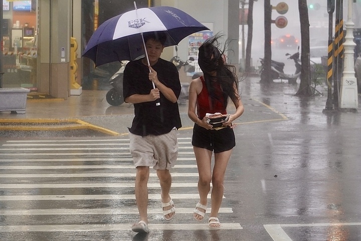 各地多雲到晴午後防雷陣雨　周末水氣增全台有雨