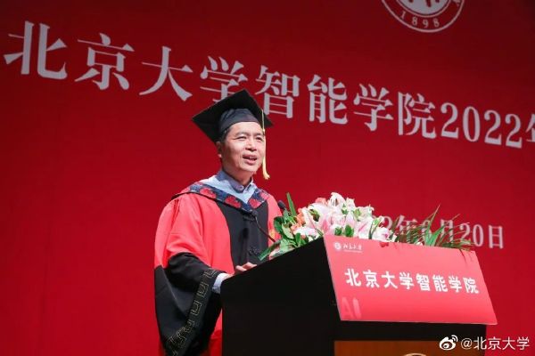 人工智慧技術已發展至軍事方面，曾拿美國高額經費的大陸AI專家朱松純（圖）現因此事被美國調查。圖/取自北京大學微博